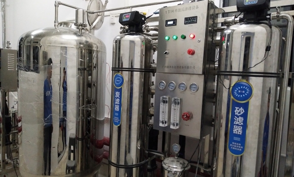 1噸/時反滲透純水設備 醫(yī)院管道直飲水系統方案